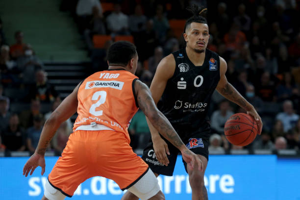 频频失误 频频失误