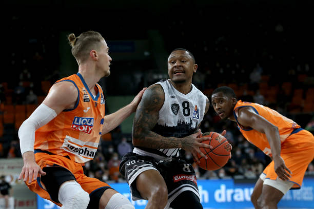 篮球比赛中 篮球比赛中