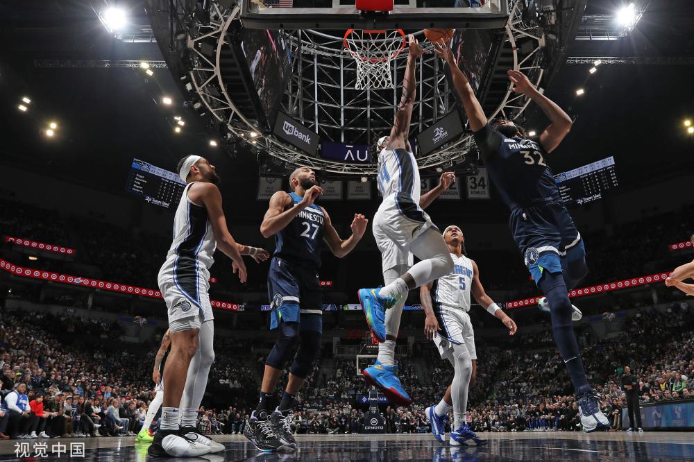 他的背后有 他的背后有